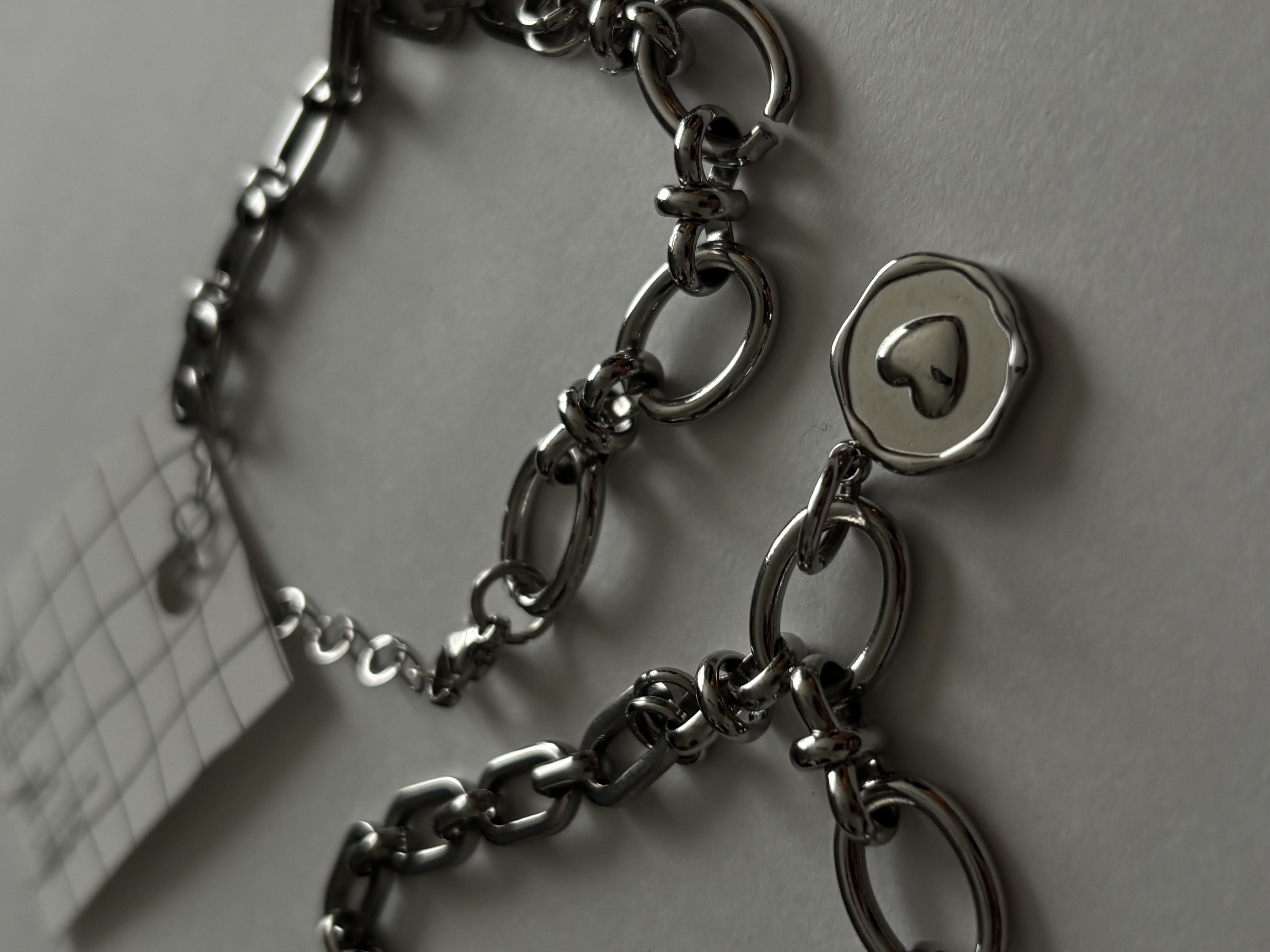 シルバー調のアクセサリーパーツ